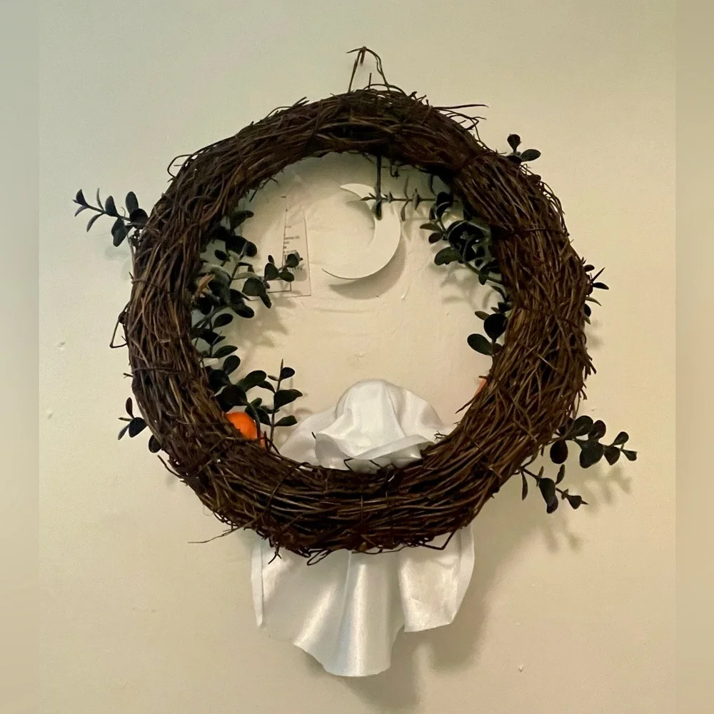 Ghost Wreath with Mini Pumpkins, Moon and Stars